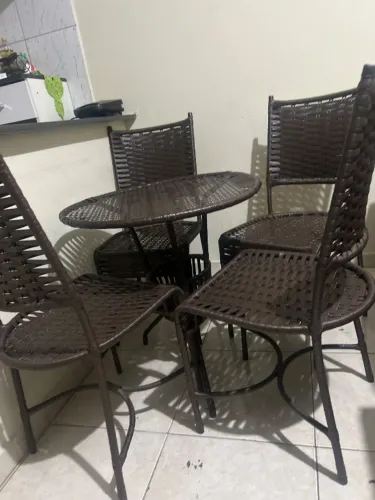 Conjunto de mesa e 4 cadeiras para varanda