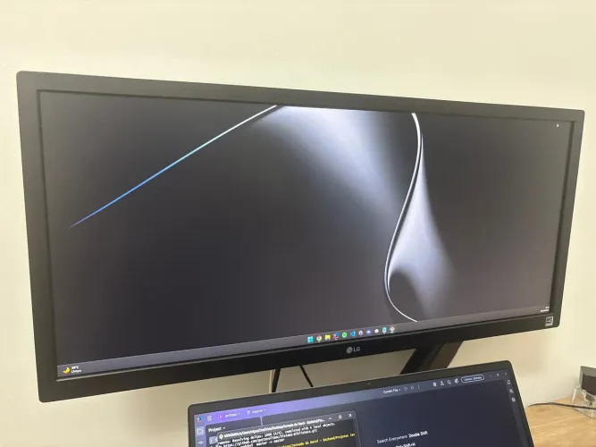 Monitor ultrawide 26 polegadas LG, 75 hz, com 6 meses de uso
