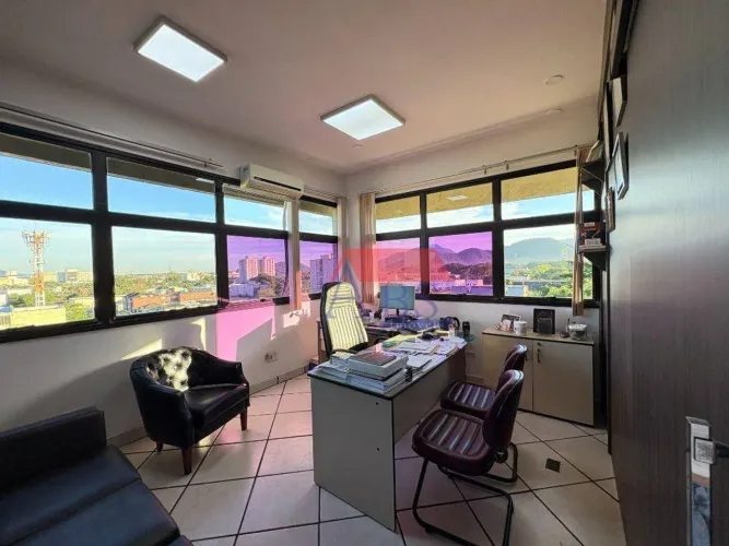Conjunto comercial bem localizado.