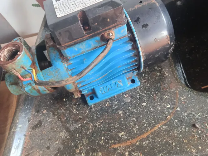 Vendo bomba d'água usada