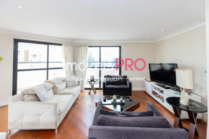 Cobertura triplex no Brooklin com 202m², 5 quartos e 3 vagas