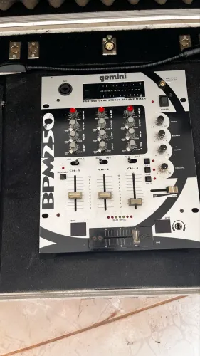 Kit DJ Profissional Pioneer CDJ-100S + Mixer Gemini BPM250 + Flight Case