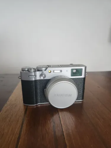 Câmera Mirroless FUJIFILM X100VI Prata