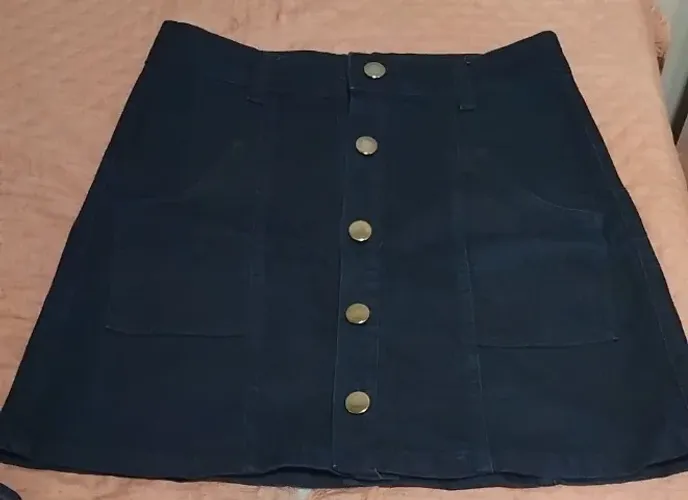 Roupas usadas em bom estado de conservação.
