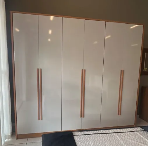 GUARDA ROUPA