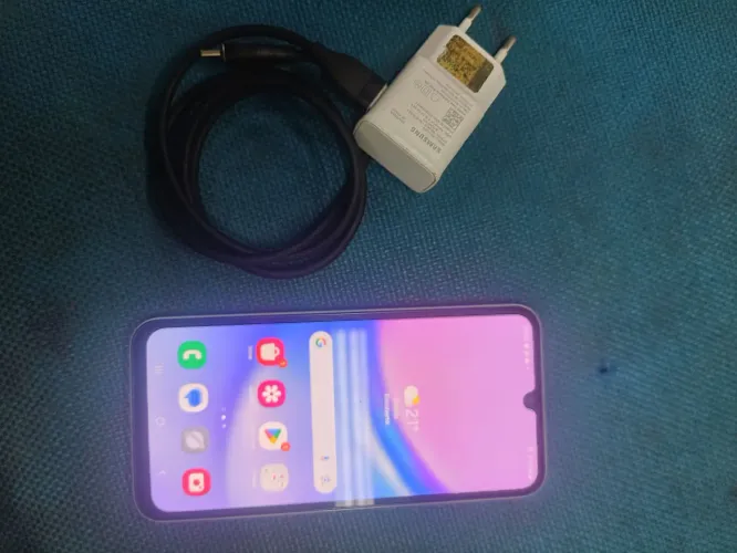 VENDO A15 5G ZERADO TODO ORIGINAL VAI COM CARREGADOR MAIS INFORMAÇÕES ZAP *