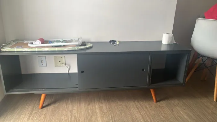 Rack cinza para doação