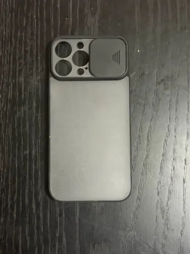 Capa iphone 15 pro max na cor preto. Com proteção de câmera