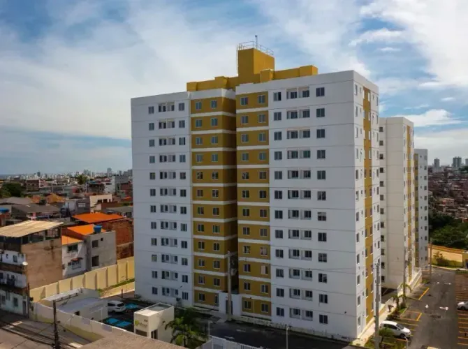 Apto 2/4 com Varanda | 6º Andar | Sussuarana | Elevador | Próximo de Ponto de Ônibus