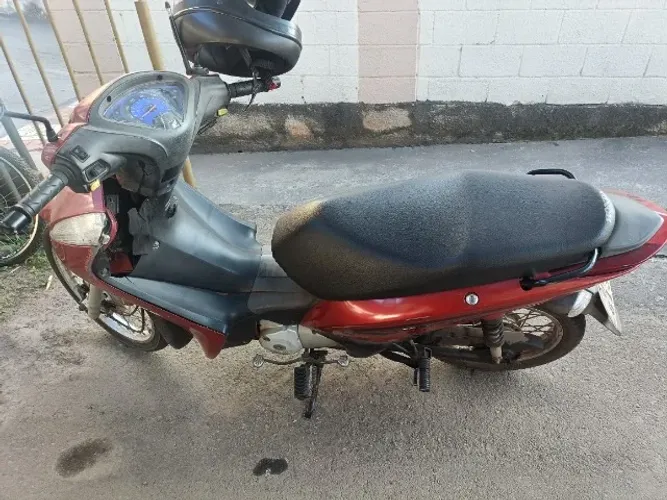 biz 2013 vermelho pimenta 7.000 mil km ela precisa trocar carenagem pois a minha prima pô