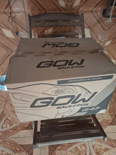 Vendo baú 47 litros