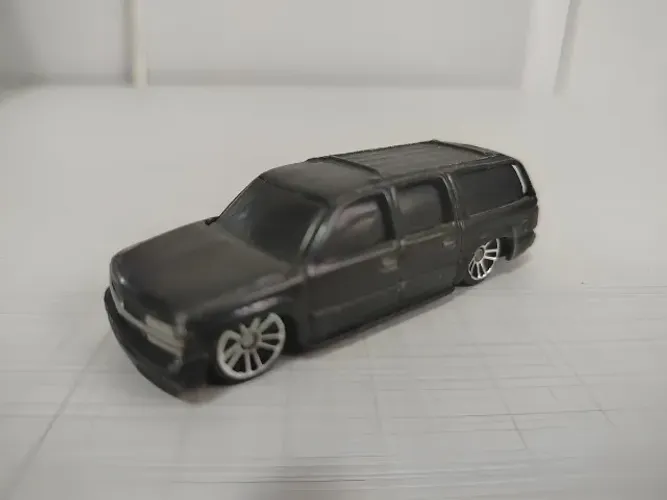 Miniatura '01 Chevrolet Suburban Maisto 1:64 Preto