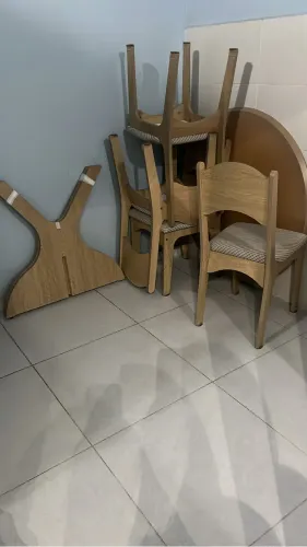 Vendo mesa redonda + 4 cadeiras
