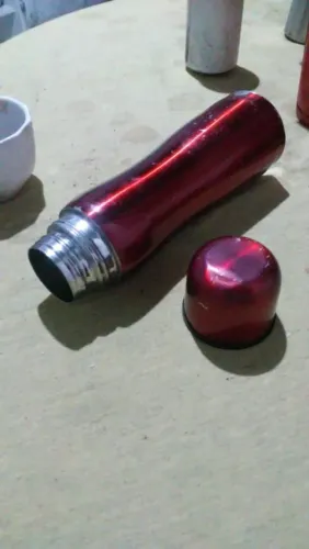 GARRAFA LINDA INOX VERMELHA PARA SUAS BEBIDAS 