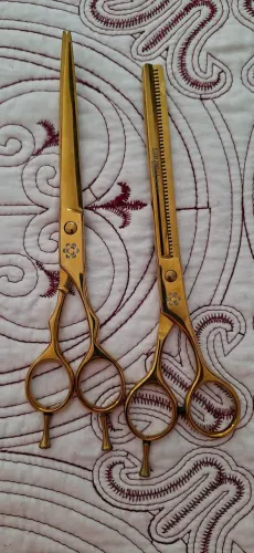 Kit com duas tesouras dourados para pet