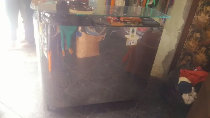 Balcão inox formato em  L  2.50  mt de largura e 1.10 mt de altura 1.10