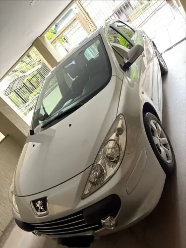 Peugeot 307 Presence 2.0 Flex 16V 5P Aut. 2011