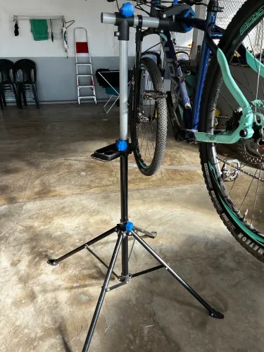 Cavalete Suporte Tripe E caixa de ferramenta para manutenção de bike.
