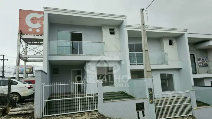 Sobrado novo com 3 dormitórios e suíte para locação no Centro de Barra Velha