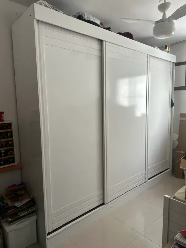 Guarda Roupas Branco MDF 2.70x2.30 3 portas de correr