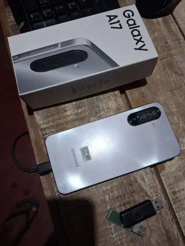 Celular A17 de 256gb de cor cinza