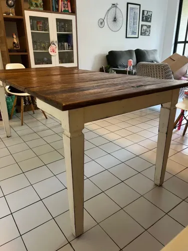 Mesa de Jantar charmosa - madeira maciça