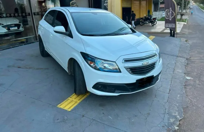 Chevrolet Onix Hatch LT 1.4 8V Flex Power Mec. 4P 2015