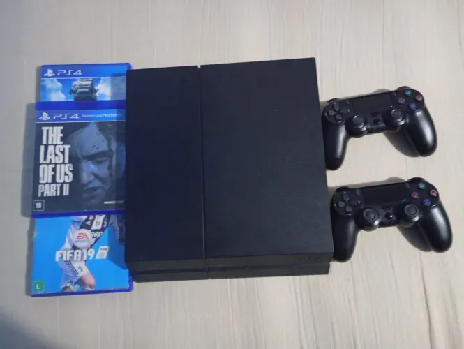 Vende se ps4 com 25 jogos