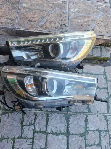 Vedo para de farol hillux