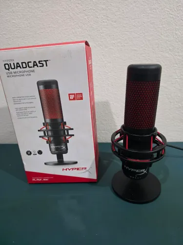 Microfone hyperx quadcast.
