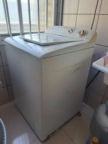 Vendo máquina de lavar roupas funcionando perfeitamente