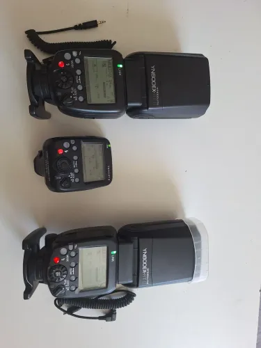  2 Flashs  yongnuo speedlite yn600ex-rtII e  1 radio flash yongnuo yn-E3-RTII