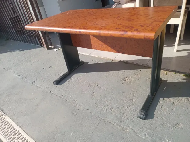 Mesa de computador em ótimo estado. (Entrego)