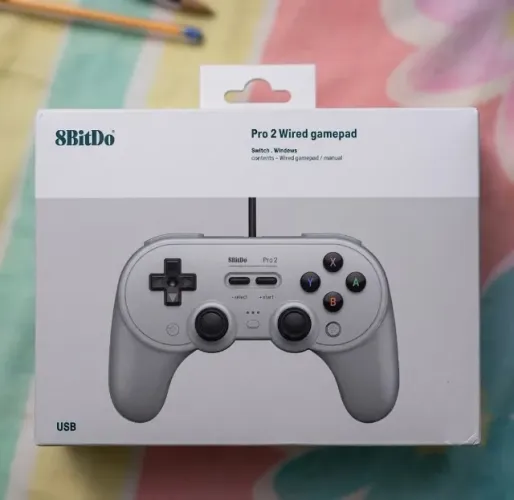 Controle 8BitDo Pro 2 Wired (Com Fio) - Edição Clássica Cinza