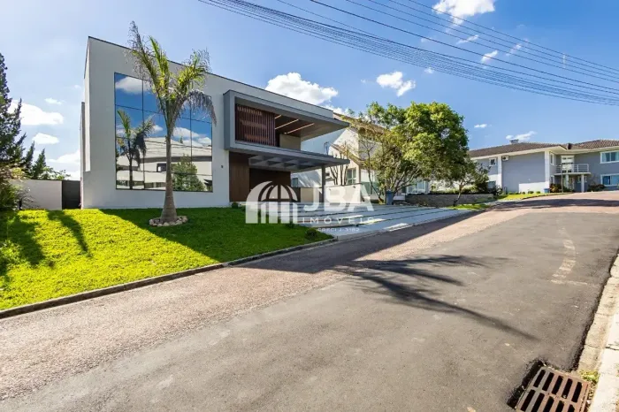 Imóvel para venda tem 550 metros quadrados com 4 quartos em Campo Comprido - Curitiba - PR
