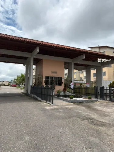 ALUGA-SE / VENDE-SE APARTAMENTO NO CONDOMÍNIO SALINAS EM MARITUBA