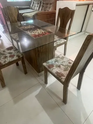 Mesa de jantar com 4 cadeiras, com dois tampos