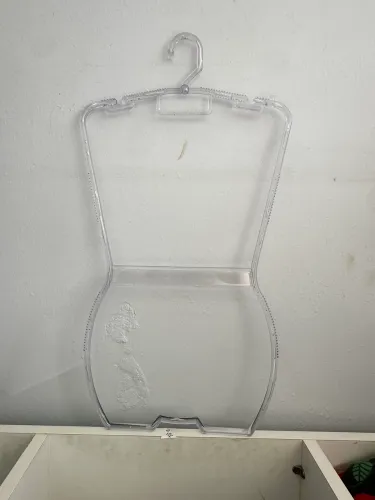 EXPOSITOR INFANTIL EM ACRÍLICO TRANSPARENTE ?