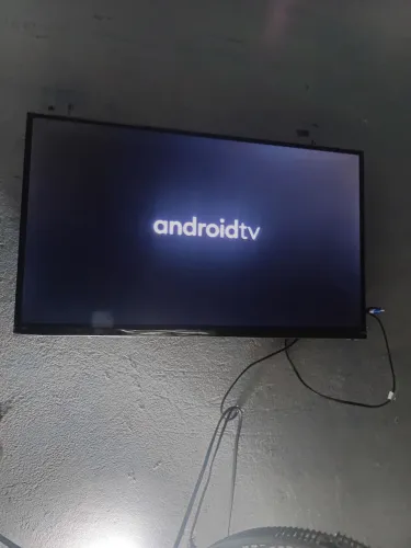 Vende-se TV smart 32 pegadas novinha