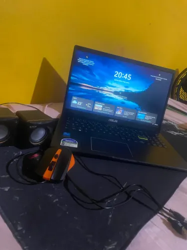 Vendo notebook ASUS 114 gigas SEMI USADO