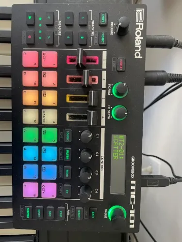 Roland MC-101 Groovebox