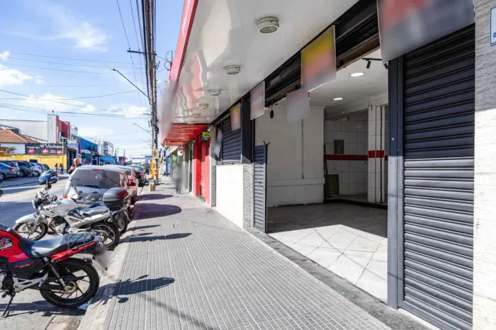 Loja na Avenida Capitão Aviador Walter Ribeiro, 306 200 m²