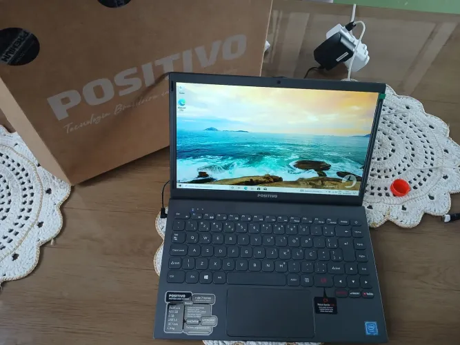 VENDE-SE NOTEBOOK NOVO MARCA POSITIVO