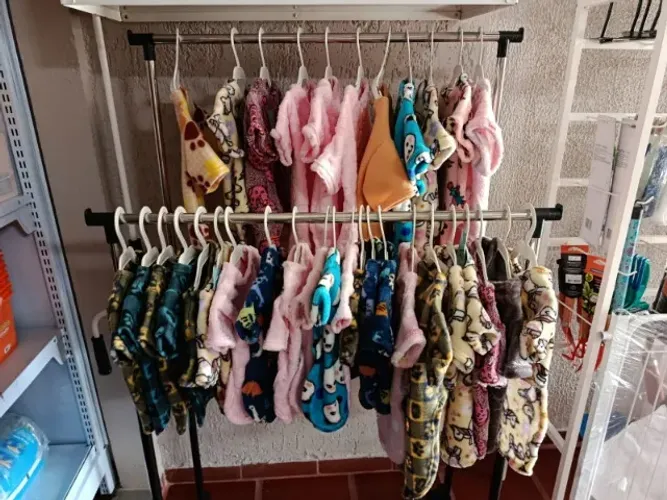 VENDO 33 ROUPAS PET 8,79 A UNIDADE