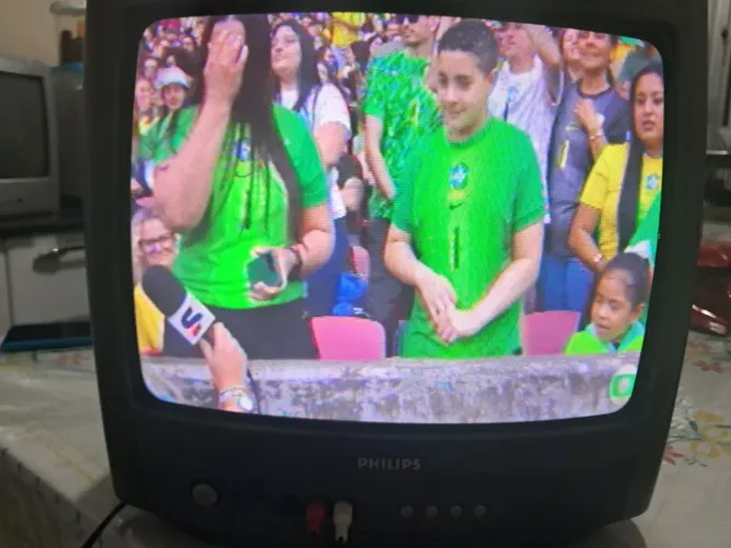 TV de tubo 14 polegadas