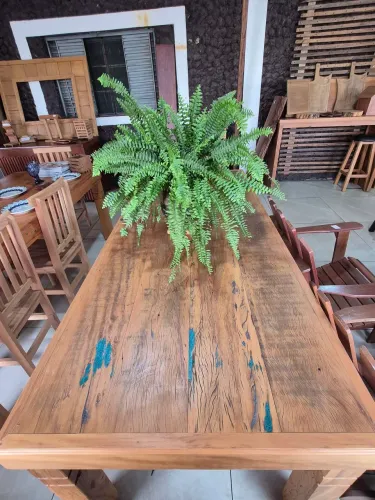 MESA RÚSTICA EXCLUSIVA COM DETALHES EM RESINA VERDE! 