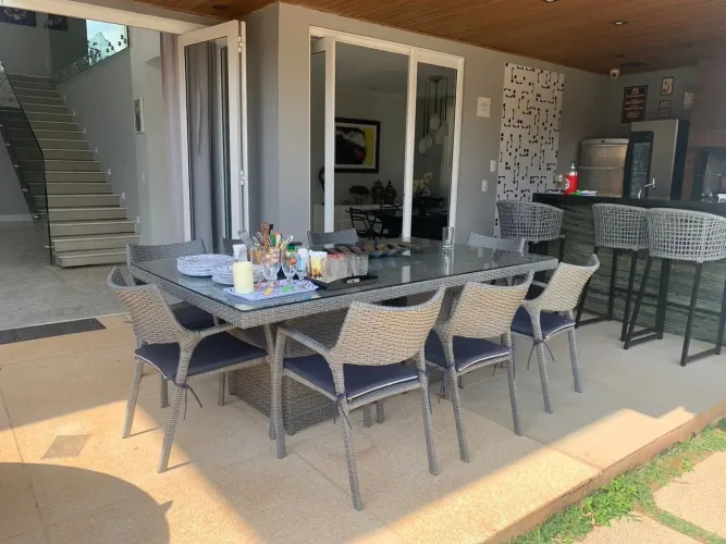 Mesa com 8 cadeiras - para área externa