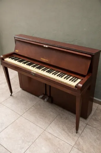 Piano Brasil modelo PETIT