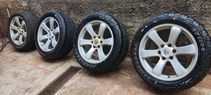 Rodas aro 20 Hilux e SW4 3pneus at/265/50