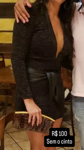 Vestidos cada foto tem o preço